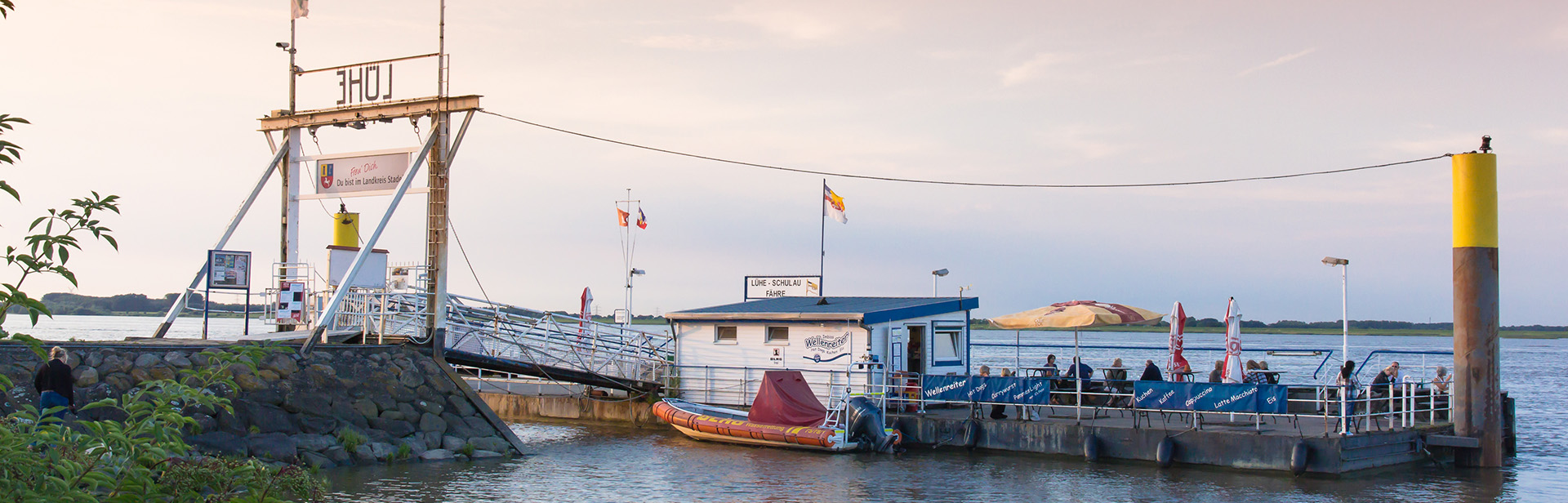 Der Lühe-Anleger im Alten Land direkt an der Elbe